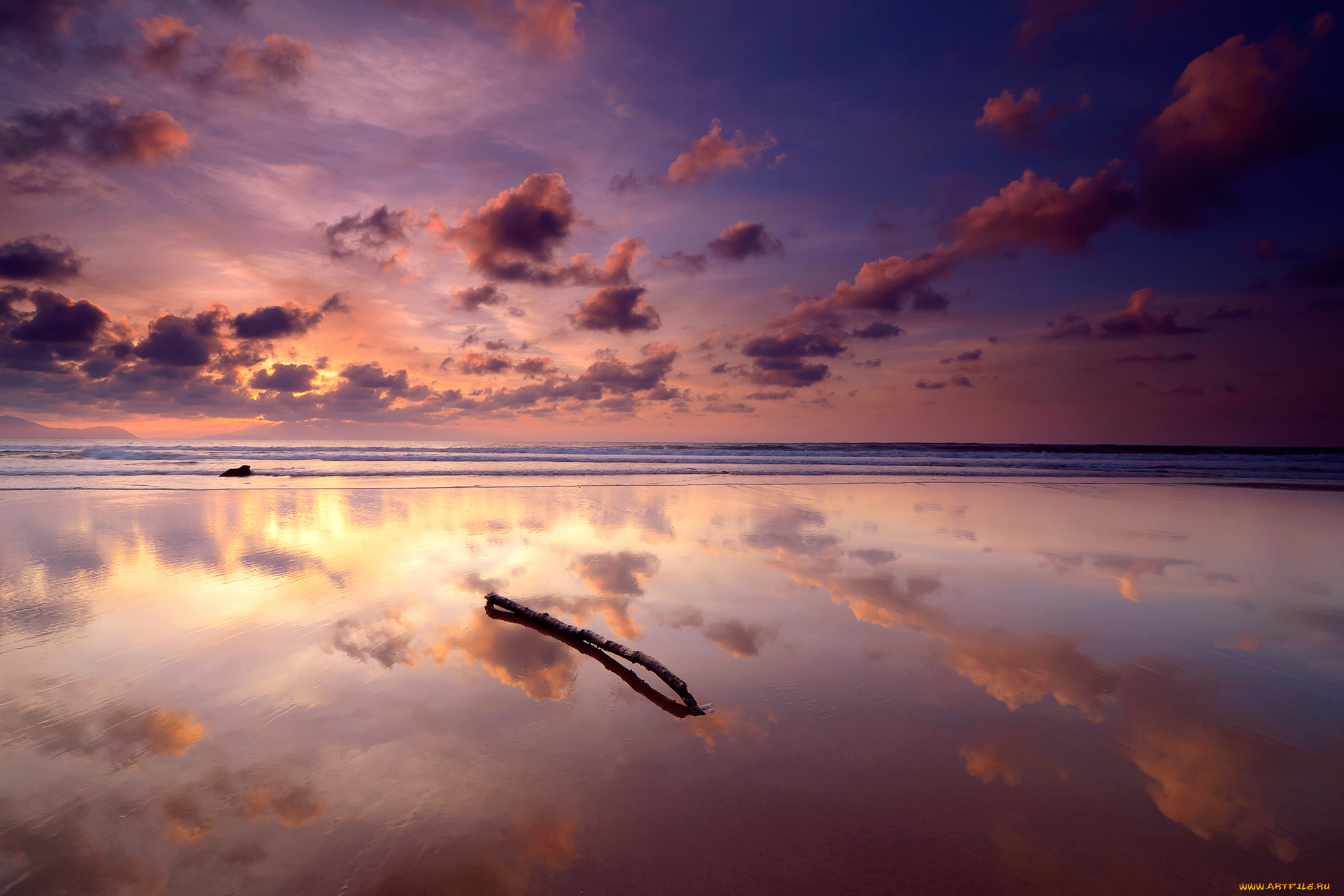 More reflections. Отражение неба в море. Море облаков. Отражение заката. Небо в отражении.